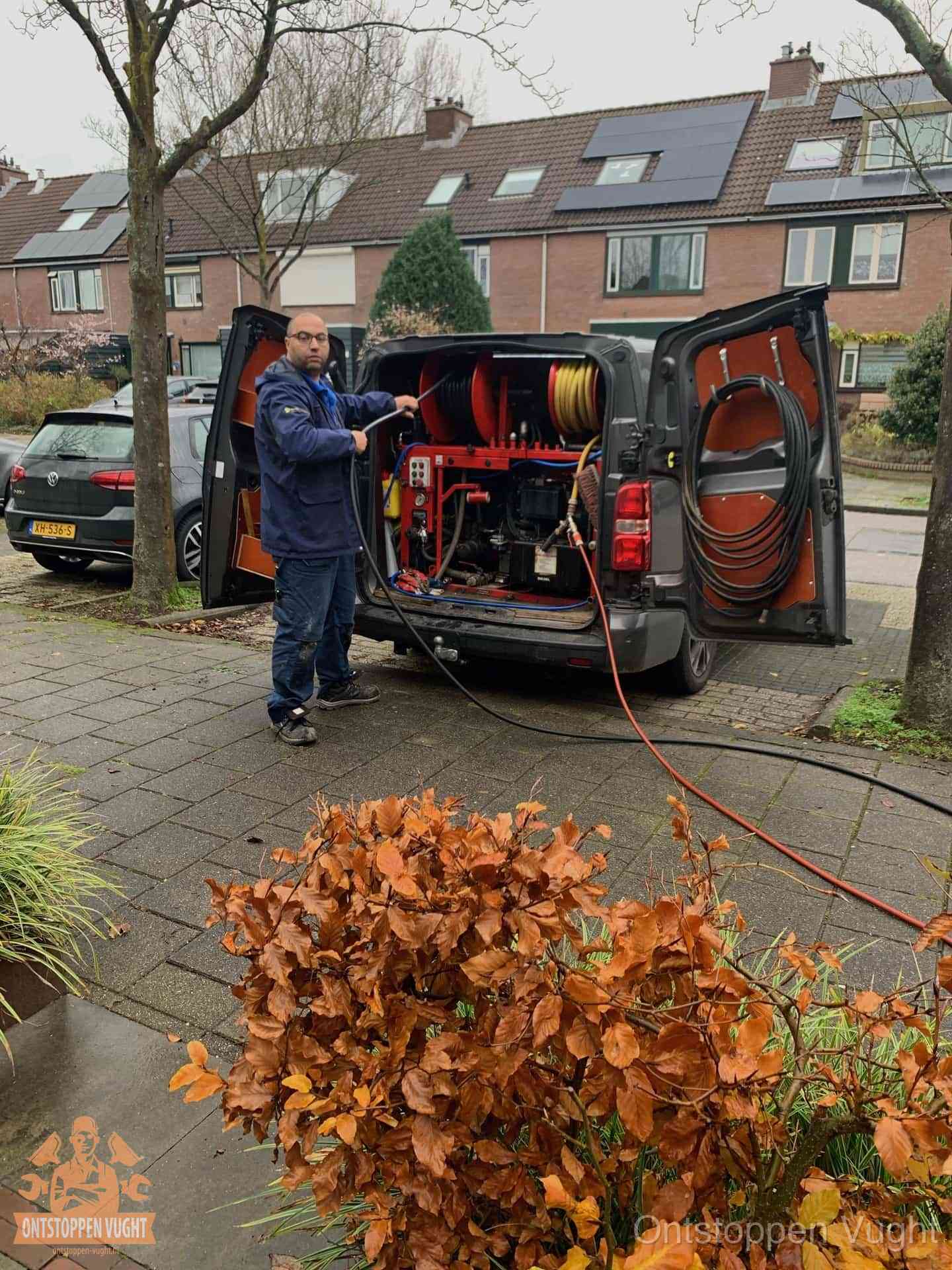 Rioolservice in de wijk in Vught